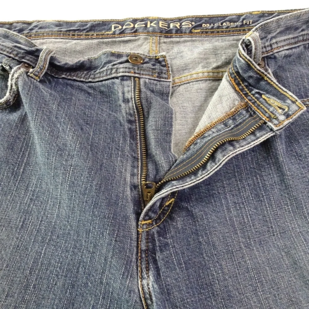Dockers Jeans. Men's 40x32. Classic Fit Straight Leg Blue Denim Jeans